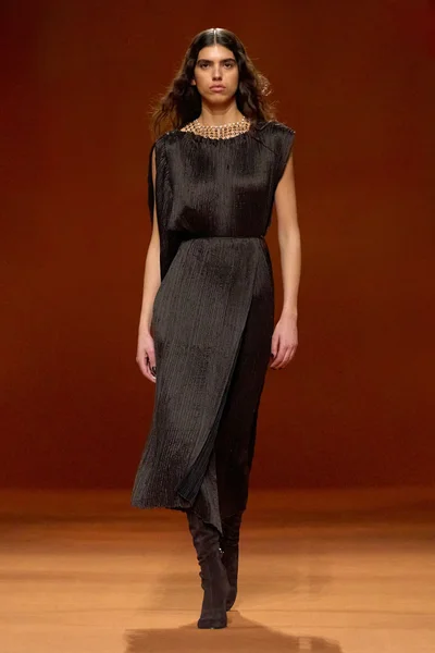Look 50